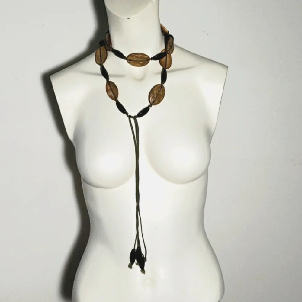 Elegant Tan and Black Beaded Belt - Picture 4 of 15